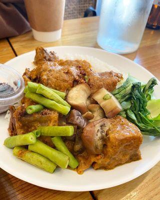 Kare kare (peanut butter sauce beef)