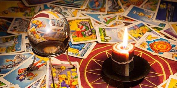 Tarot Card Readings on Tues & Thurs 5pm-7pm. Book a 15 or 30 min reading at Heart Space OC, Irvine. $25 or $40