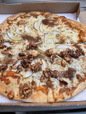 Pear gorgonzola Walnut pizza.