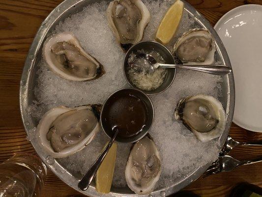 1/2 dozen oysters