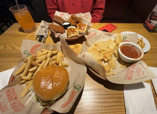 Chips & Salsa, Oldtimer w/Cheese*, Triple Dipper