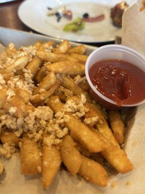 Delicious garlic fries, must try!