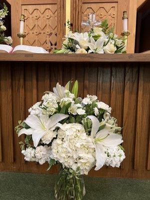 I love that we could keep the glass cross in the top bouquet as a memento.