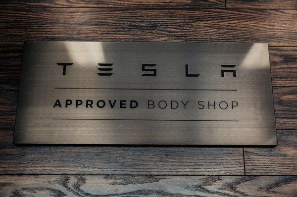 Avio Coach Craft is a Tesla Approved Body Shop meaning we have specialized technicians, training, tooling and use only genuine Tesla parts.