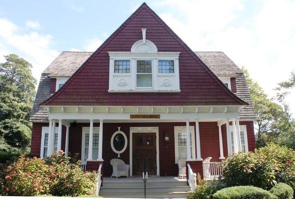 The beautiful late Victorian Ann Hallock Currie-Bell house.