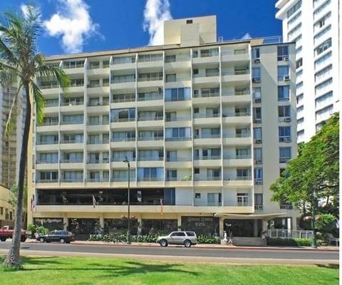 MacMouse CLUB is located atop the Waikiki GRand Hotel #1006