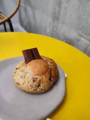 Kitkat stuffed chocolate caramel cookie