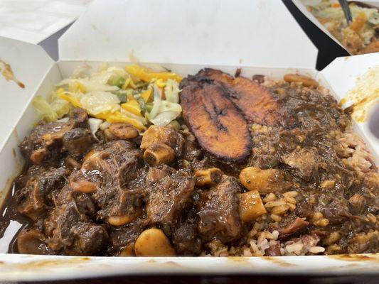 Oxtail rice and peas and vegetables