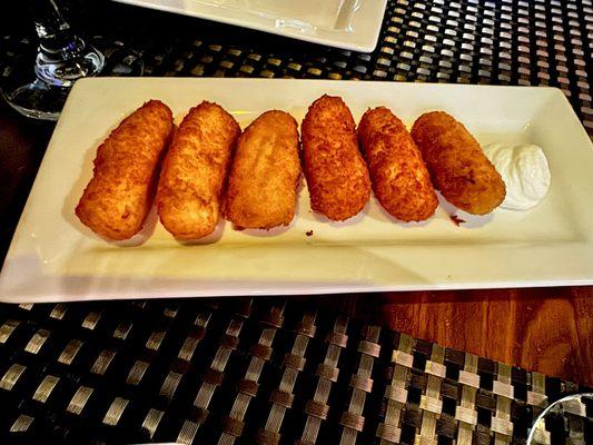 Croquetas de bacalao, chorizo y Jamon Caseras 6