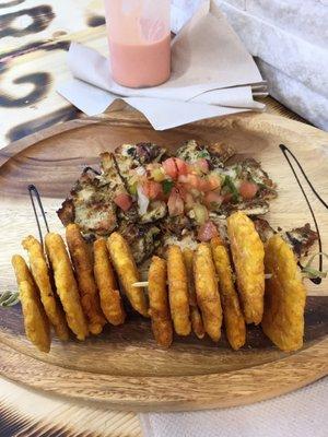 Tostones and grilled chicken