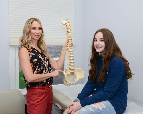 Dr Jennifer McMonigle discusses the spine with the patient