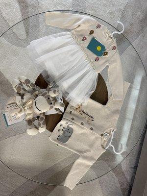 Organic baby cloths by Viverano .