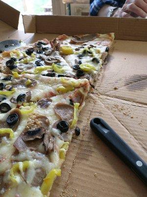 18", sausage, garlic, black olives, banana peppers, mushrooms, cheese pizza