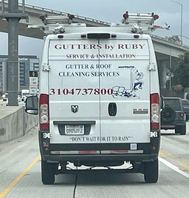 The driver of this car was driving extremely recklessly by cutting in front of everybody on 405 south band on May 25, 2023.