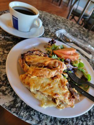 Croquettes Monsieur with coffee