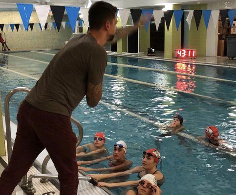 Anthony Ervin showing our Mako swim team how it's done!