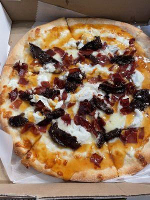 Pig and fig pizza