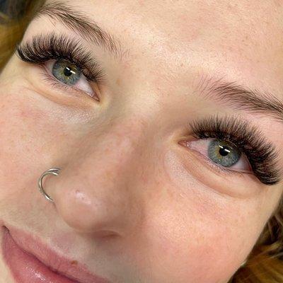 Mega volume lashes