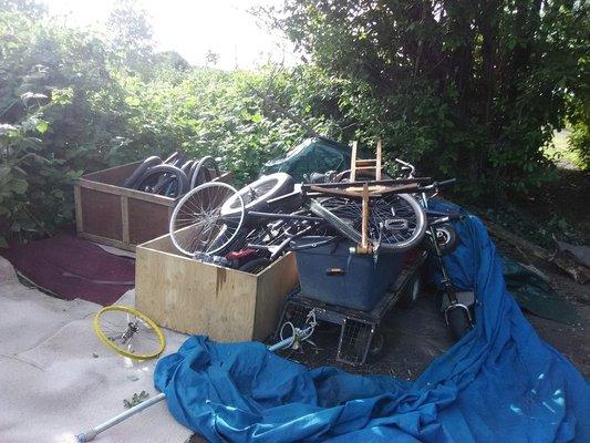 City property used as stolen bike stash spot. No enforcement action by BDS.