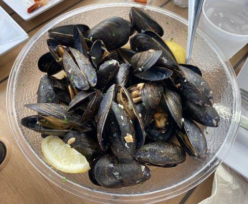 Mussels with white wine garlic