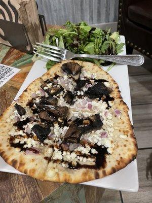 Mushroom & goat cheese flatbread