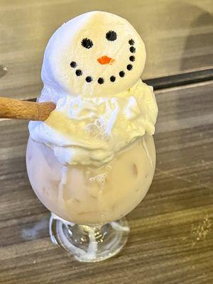 The Tipsy Snowman. Such a cute cocktail! I loved the sweetness and the jumbo marshmallow on top.