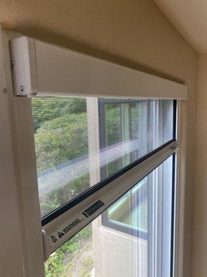 Retractable window screen