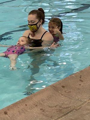 Small group beginners swim lesson.