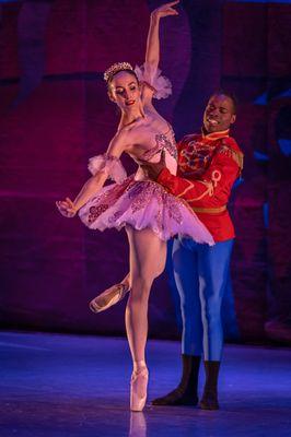 SDAB alum Nutcracker pas de deux of the Sugarplum Fairy