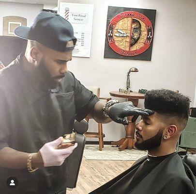 Classicmanbarber doing what he does best