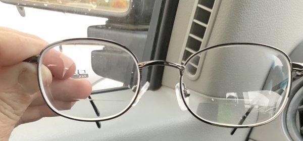 Look at the inner part of the bifocals. Look the left goes all the way to the rim the right stops 1/4 inch away from it.