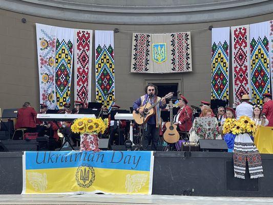 Sasha performs for the Ukrainian Independence Day concert! Happens every last Sunday in August.