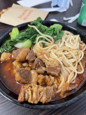 Braised Beef Noodle Soup 紅燒牛肉麵 (+extra noodles 加面）