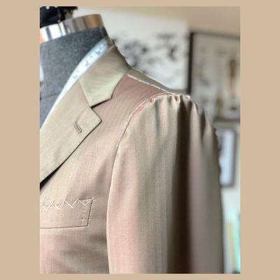 Neapolitan shoulder or Spalla Camicia sleeve on a Solaro suit