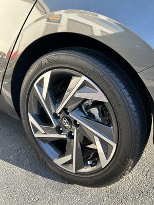 Rim shine and tire dressing