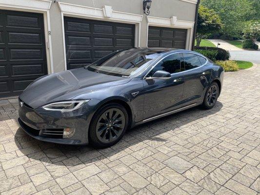 Tesla 19" Silver Slipstream wheels refinished in Turbine Gray.