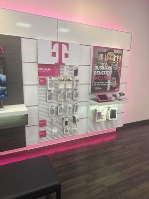 Seneca Meadows Pkwy T-mobile