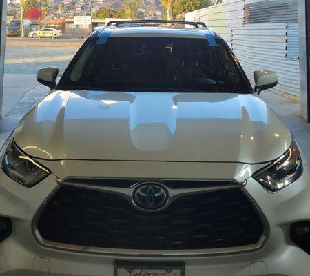 2023 Toyota Highlander with a new windshield installed by us