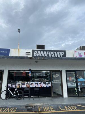 I am very disappointed in this barbershop! Very bad communication to customers, the barber form Israel, he cut my ear it was bleed, not accu