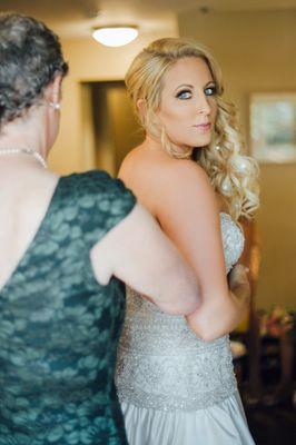 Beautiful NYE wedding hair by Lindsay Pozzi