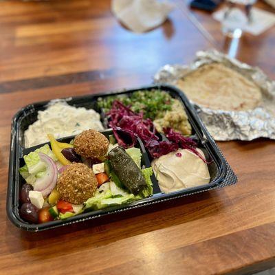 Mezze plate @colorful.eats