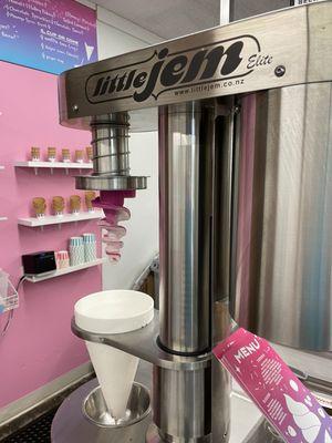 the amazing ice cream machine!!!