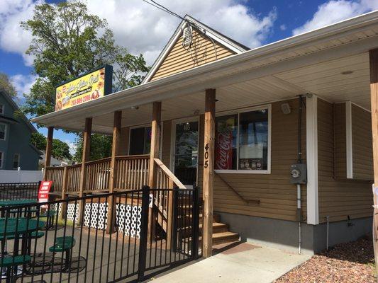 A nice and welcoming outdoor aesthetic. Even a small outdoor seating area like an old-school DQ