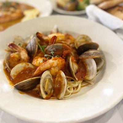 Linguini Alysha - Shrimp & Clams with marinara sauce