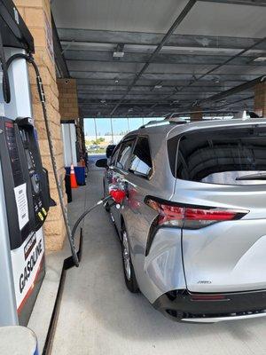 My new 2022 Sienna getting her first gas fill-up