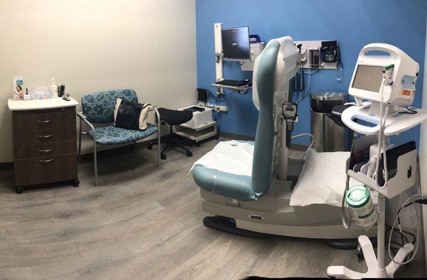 New exam rooms soo fancy! The exam bed turns into  a chair and also weighs you.