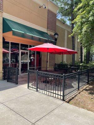 Nice outdoor seating area to enjoy a quick lunch