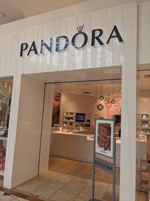 Pandora Jewelry in the Mall at Wellington Green