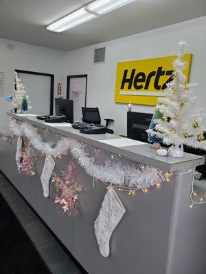 hoilday decor for Hertz Newport Beach HLE 2024