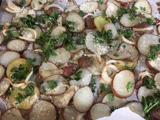 Roasted potato chips with onions and parsley